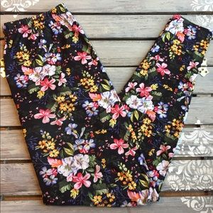 Agnes & Dora Flower Print Leggings